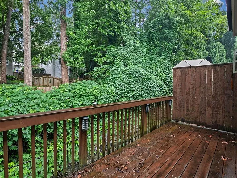 2779 White Oak Ln #20 — Photo 37