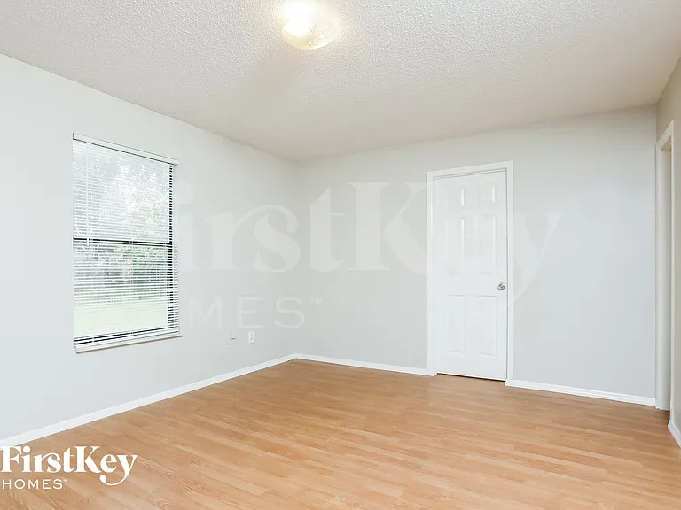 1689 Cedro Ave — Photo 9