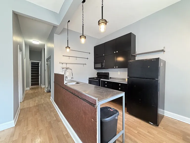 2040 W 19th St #F3 — Photo 2