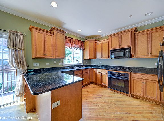 4th image of 824 Shandrew Dr #824