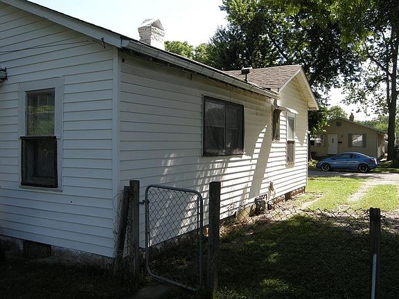 3rd image of 750 N Luett Ave