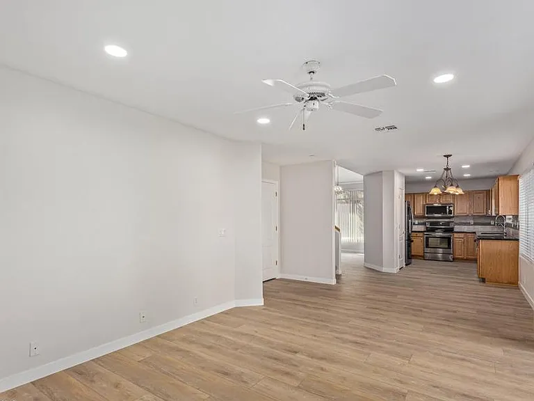 1338 E Grovers Ave — Photo 21