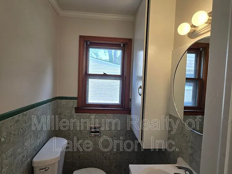 96 Oliver St — Photo 12