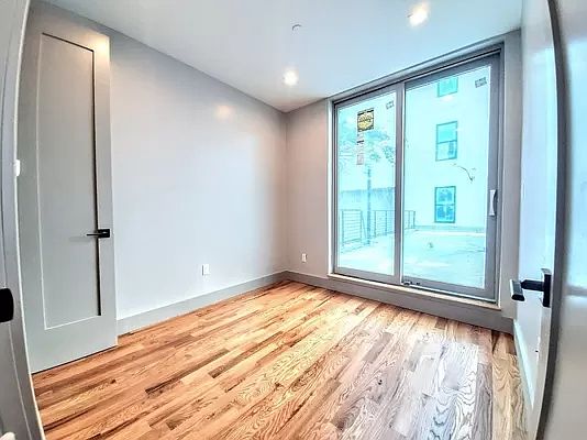 4th image of 238 Tompkins Ave #301