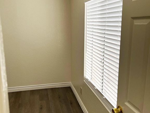 4th image of 133 E 16th St #16