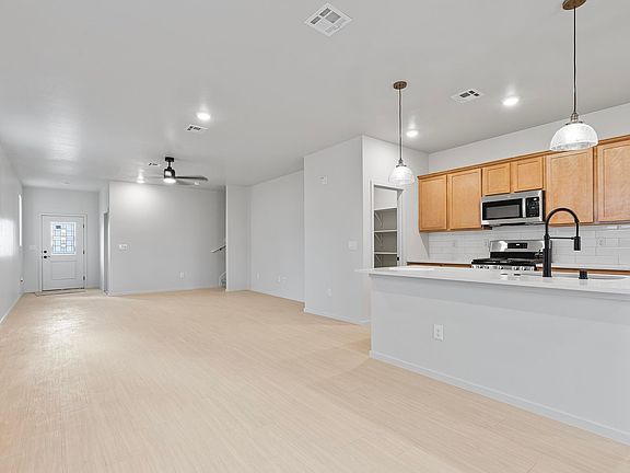4th image of 239 Kyle Rd