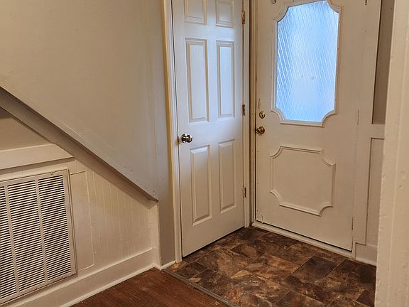 3rd image of 401 N Polk St Unit 3