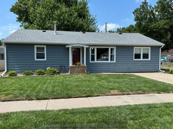 1309 4th St, Aurora, NE 68818
