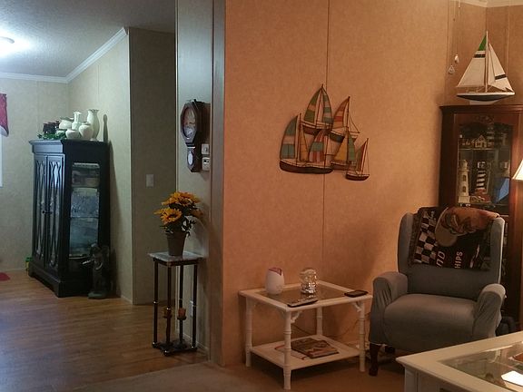 4th image of 212 3rd St W