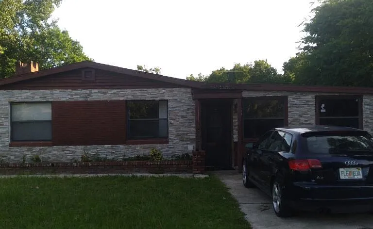 402 Edwin St — Photo 1