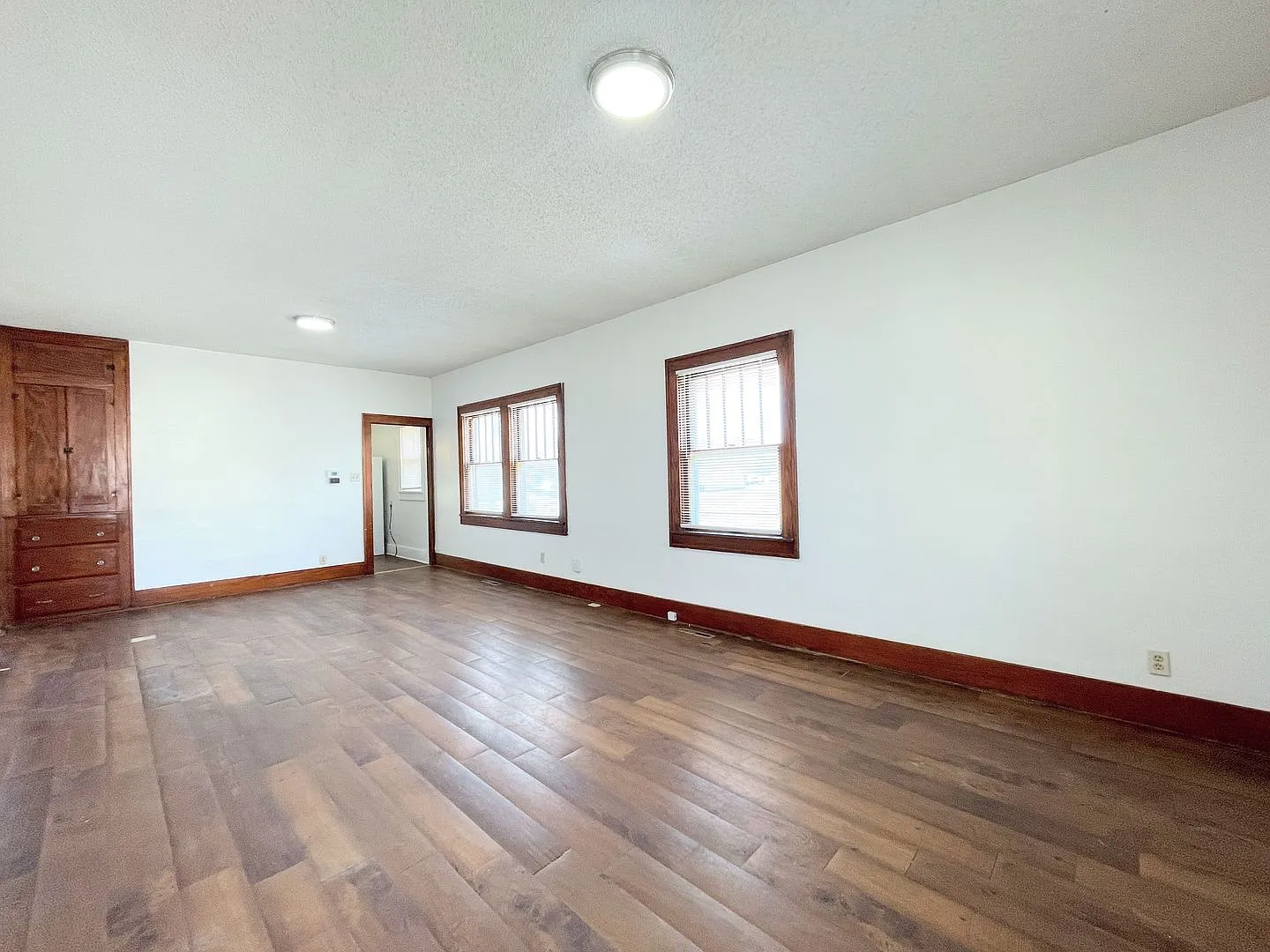 2 Bedroom 1 Bathroom Home — Photo 2