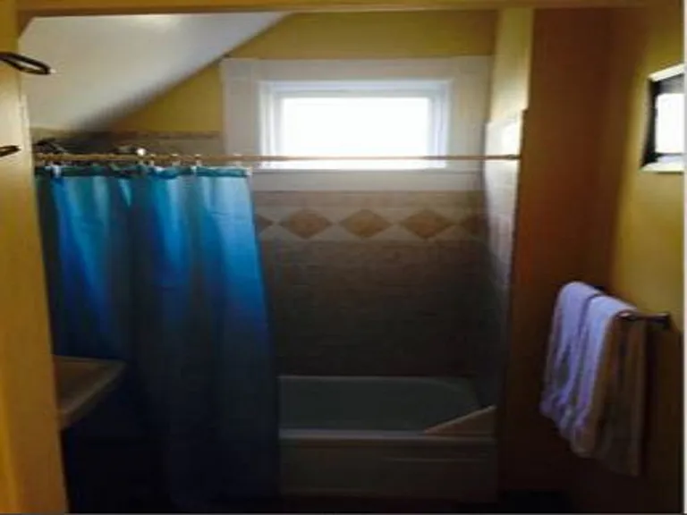 2242 NW Irving St #4 — Photo 6