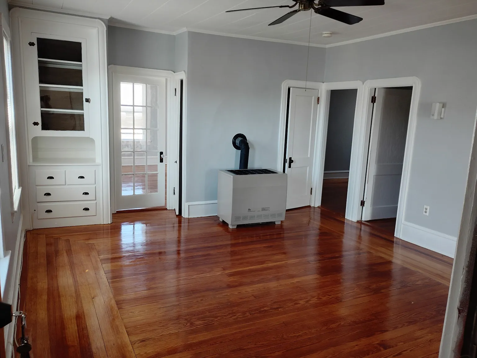 3 bed, $1,700 — Photo 2