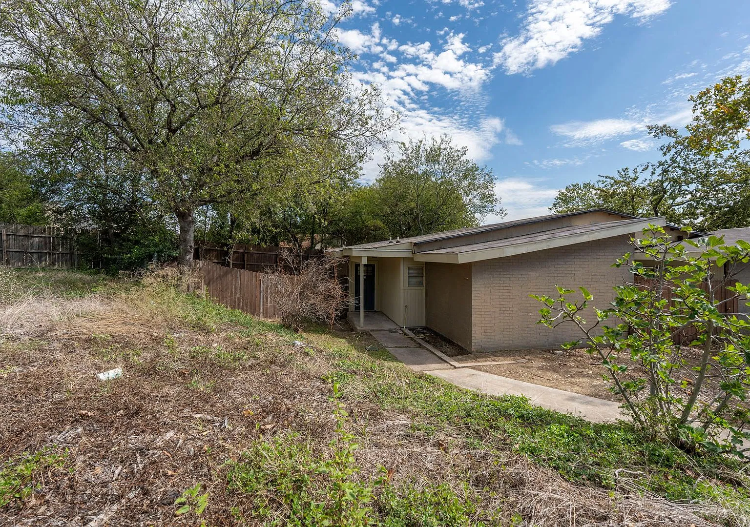 1922 Valley Hill Cir. — Photo 2