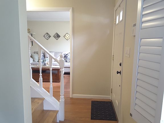Entryway to Stairwell
