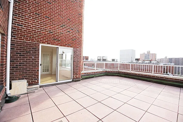 Rented by Winzone Realty Inc | media 17