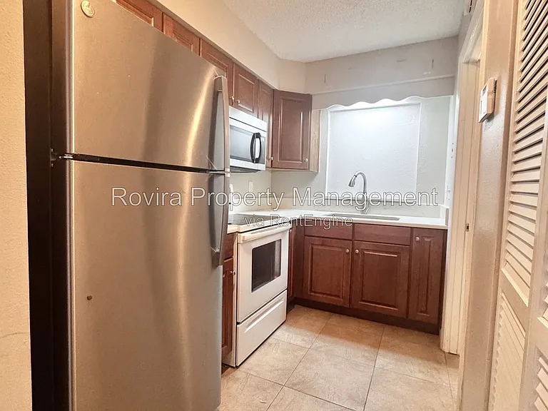 1340 Anderson St #1350 — Photo 5