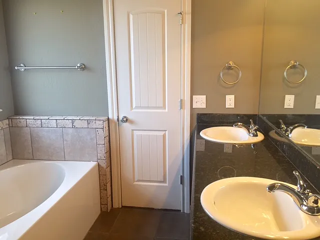 2809 NE 129th St — Photo 10
