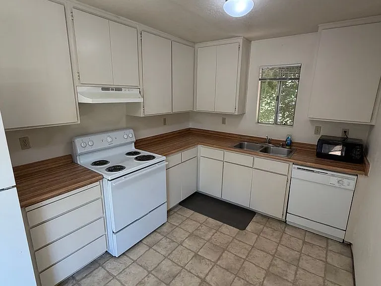 1448 Warner St — Photo 24