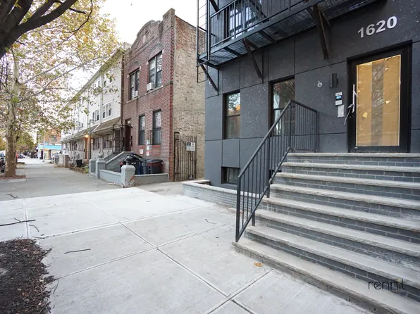 1620 Prospect Place image 16 of 20