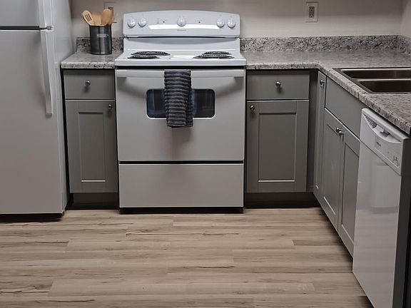 2nd image of 1319 Glen Mary Dr SE APT A