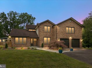 353 Gallop Wood Pl, Great Falls, VA 22066