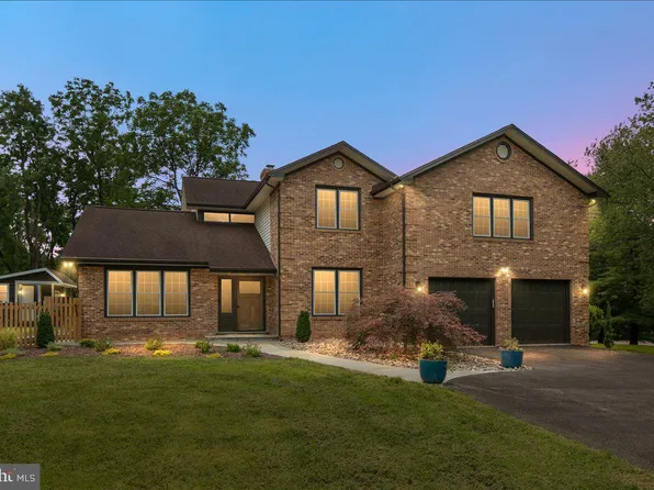 353 Gallop Wood Pl, Great Falls, VA 22066
