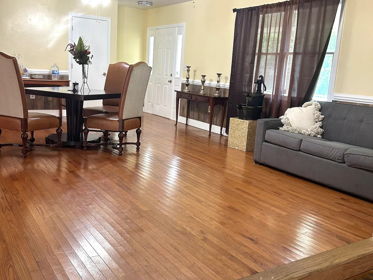3 bed, 2316 sqft, $2,250 — Photo 2