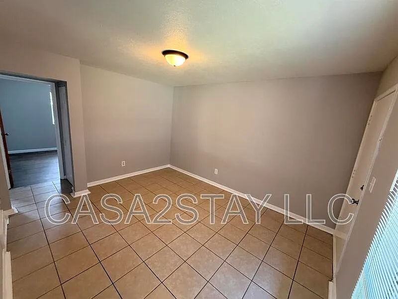 2 bed, 1.0 bath, $750 — Photo 4