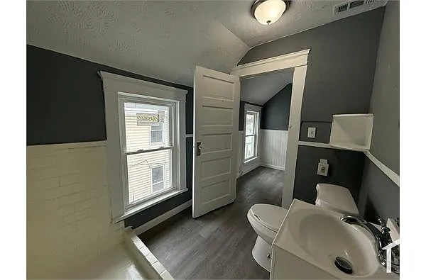 Building Photo - 6202 Dibble Ave #2
