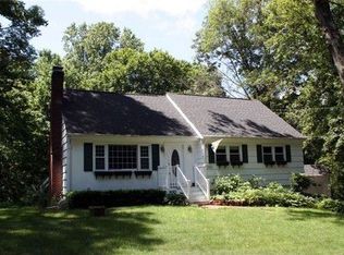 25 Richard Rd, Gales Ferry, CT 06335