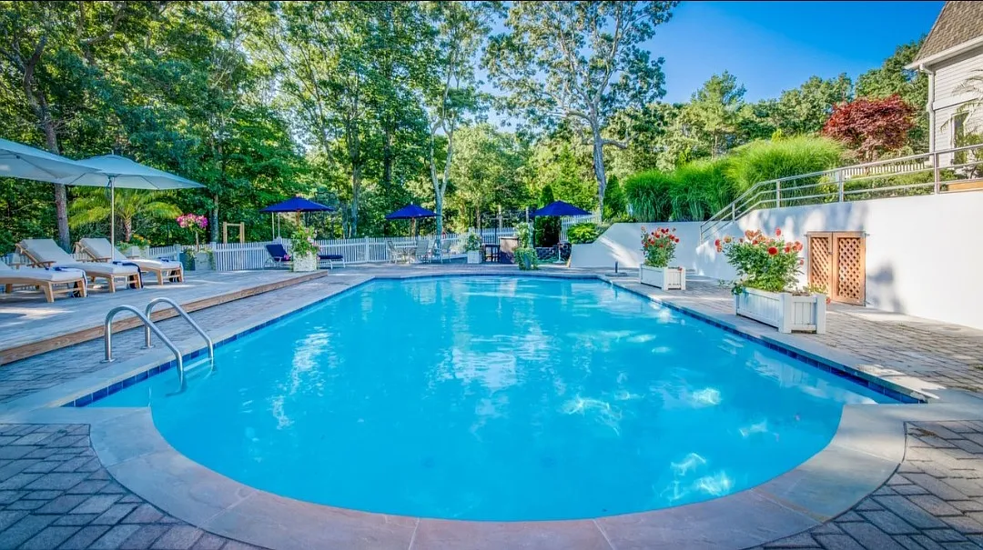 7 Acres, 5 Bedrooms, 2 Ponds, 1 Tennis Court — Photo 2