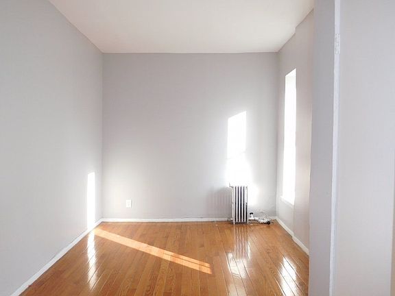 5th image of 201 W 135th St APT 4W