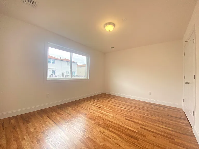 881 Sinclair Ave #2F — Photo 15