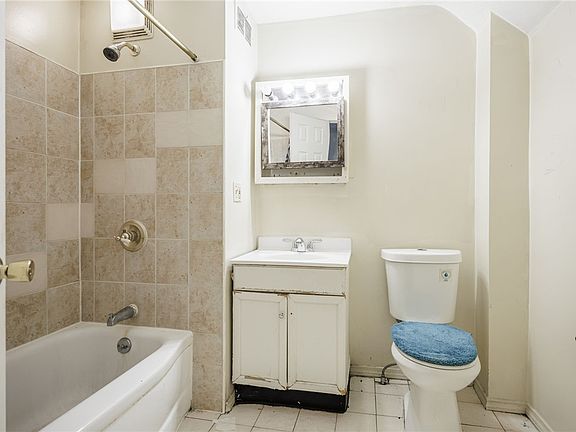 2nd image of 232 Lexington Ave