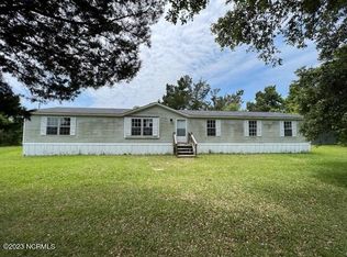 235 Shore Rd, Newport, NC 28570