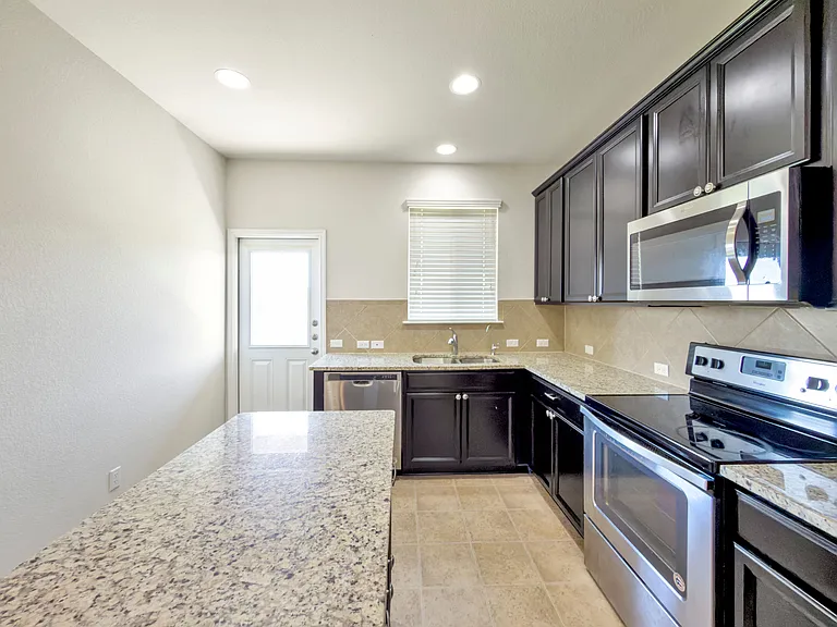 3306 Claymore St — Photo 10