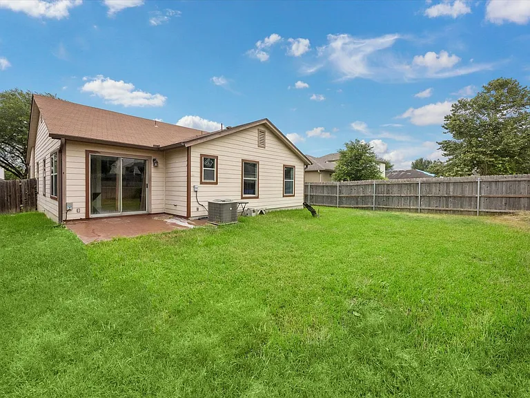 141 Beech Dr — Photo 15