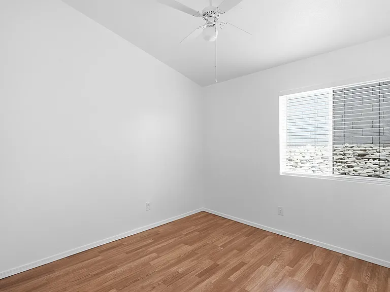 1302 E Michelle Dr — Photo 22