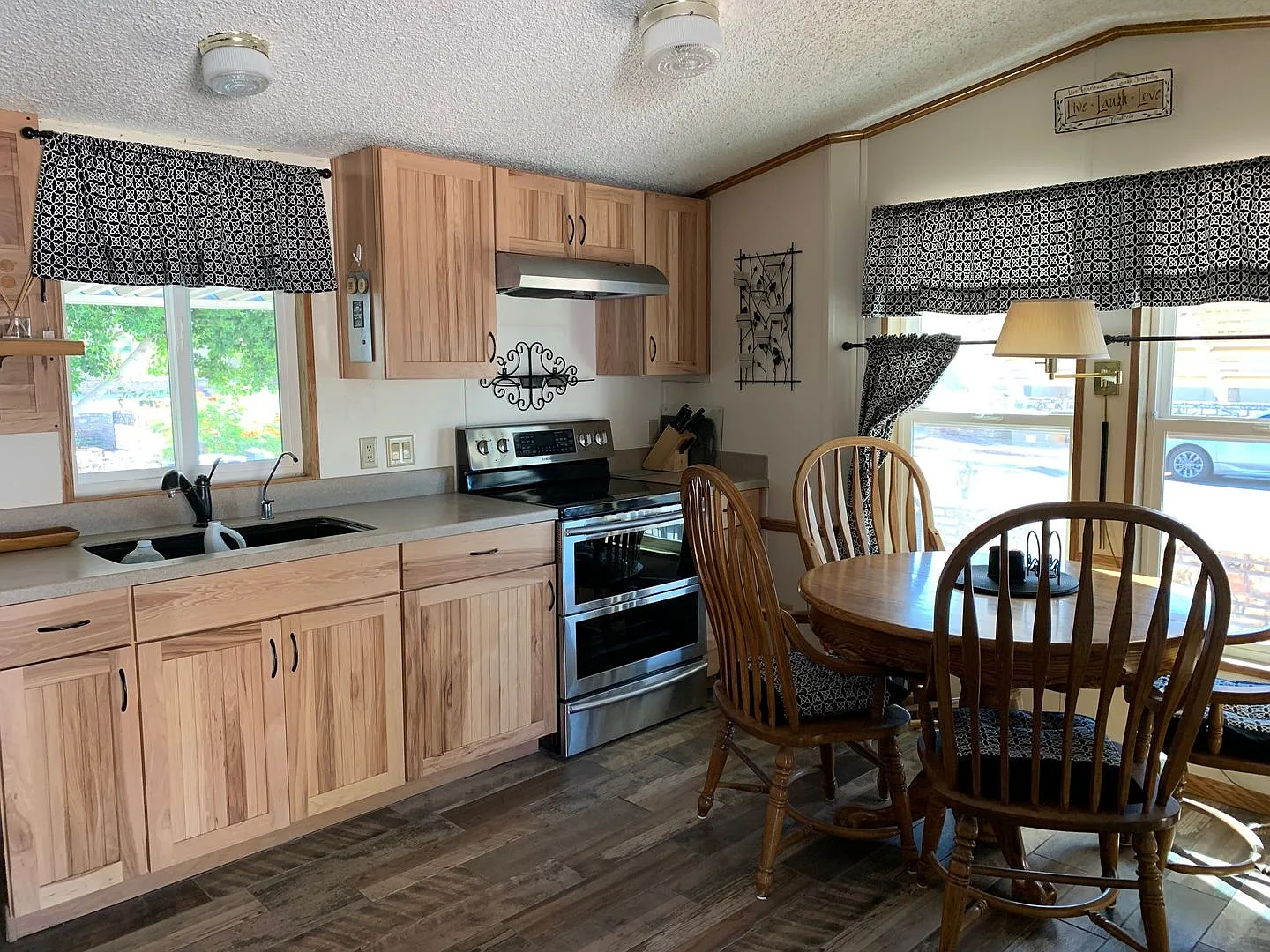 Two Bedroom Foothills Home! — Photo 3