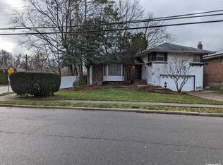 14 Cedar Rd, Westbury, NY 11590