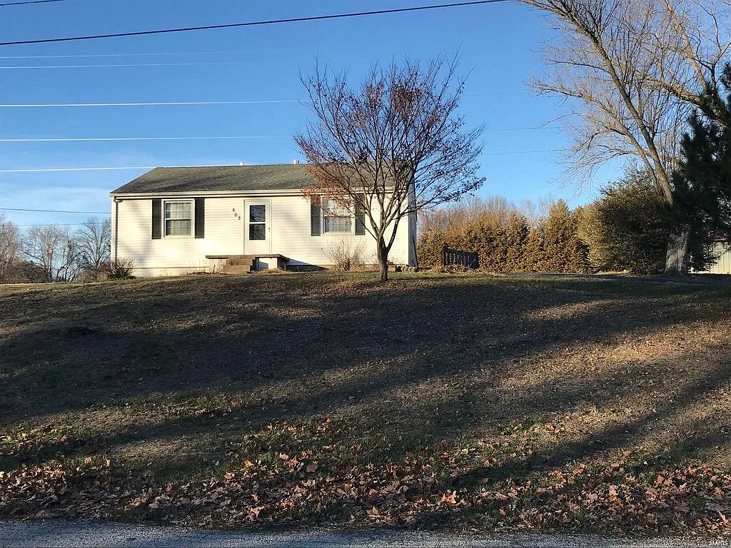 605 Bernard Dr photo 1