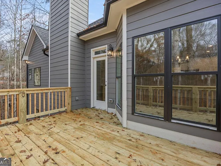 370 Ansley Dr — Photo 17