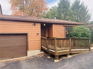 12 Hilltop Cir, Fishkill, NY 12524