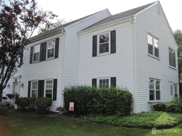 570 Westport Ln #B, Monroe Township, NJ 08831