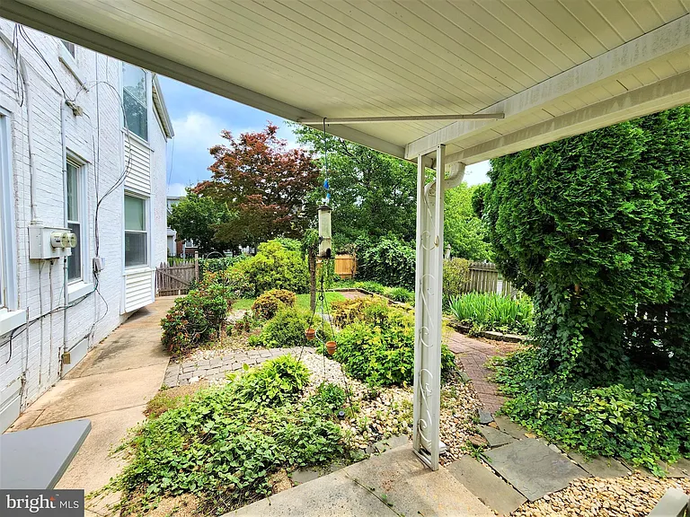 24 Reading Ave — Photo 4