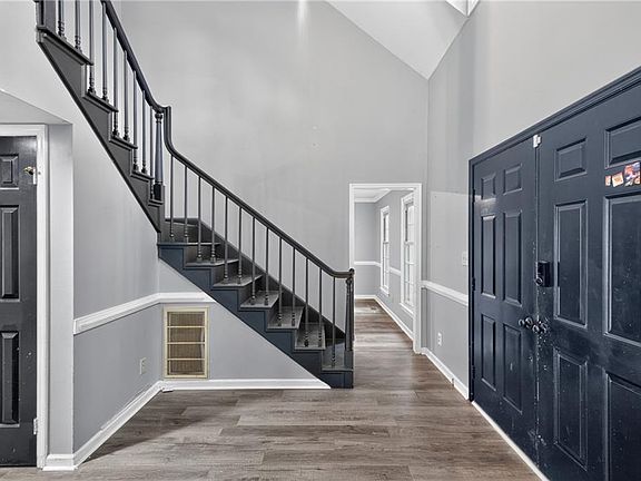 5th image of 216 Admiral Ct