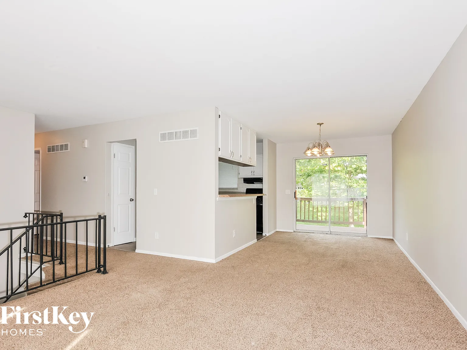 4 bed, 1.5 bath, 1561 sqft, $2,135 — Photo 3