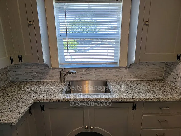 205 NW Kings Blvd #11 — Photo 7