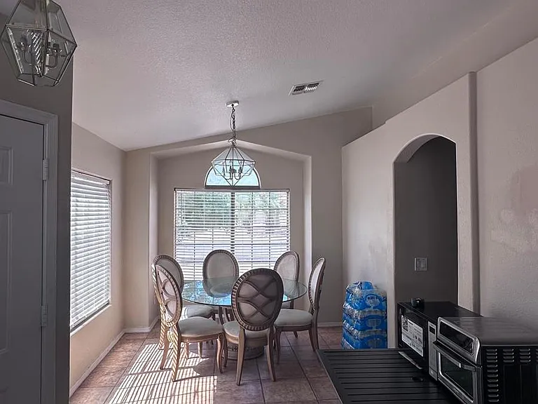 13145 W Desert Ln — Photo 4